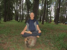 Ex-empregado lançou o livro “Conversas com um Yogue Urbano” e ministra aulas todo sábado no Jardim Botânico, em Brasília.